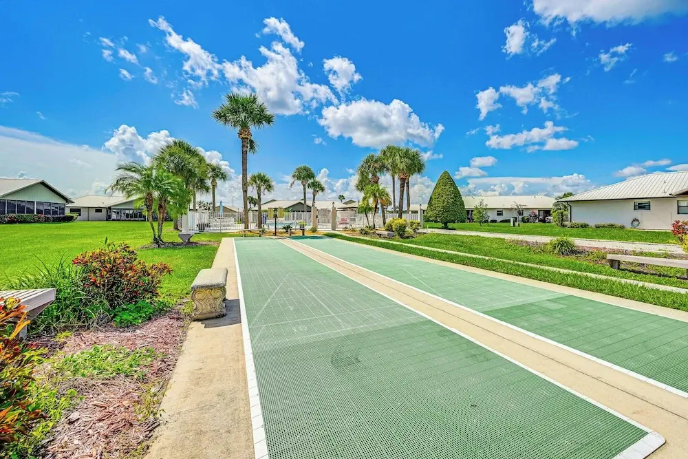 Sunny Canal-View Villa w/ Lanai in Sebring