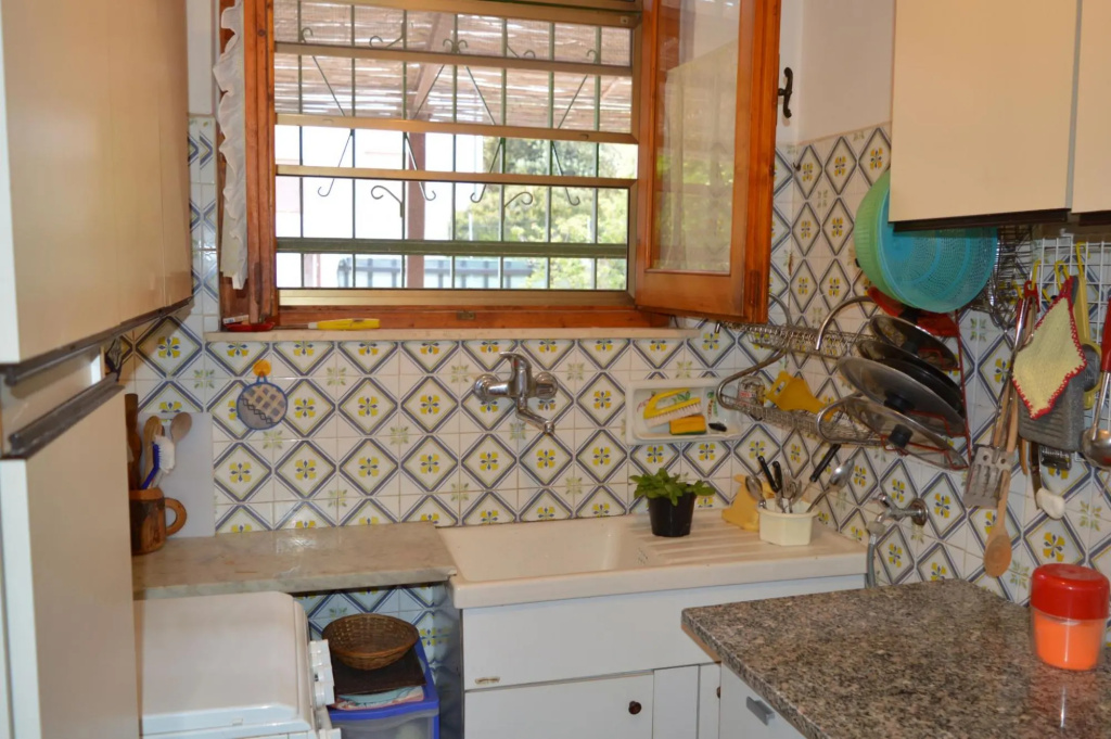 Holiday home with sea view on the beach of Is Arenas and Torre del Pozzo 300 meters from the sea sho-Casa Zinzella