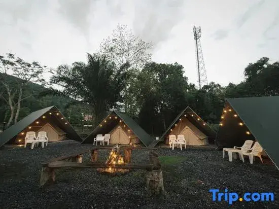 Nahm Khao Sok Hostel and Camping