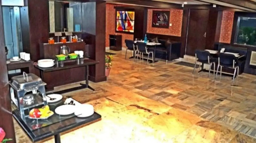 FabHotel Backstreet, Bhopal Railway Station
