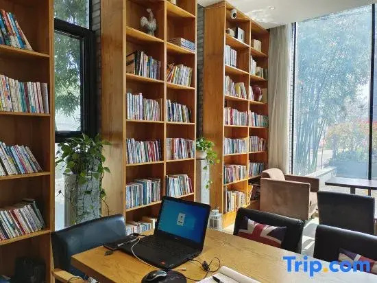 Yiming Book House Leisure & Vacation Homestay (JiaXian guangkuotiandi store)