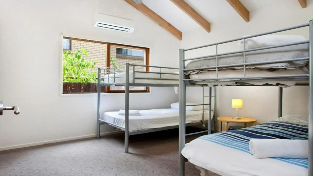 7 Depper Cosy Beach House in Central Sunshine Beach