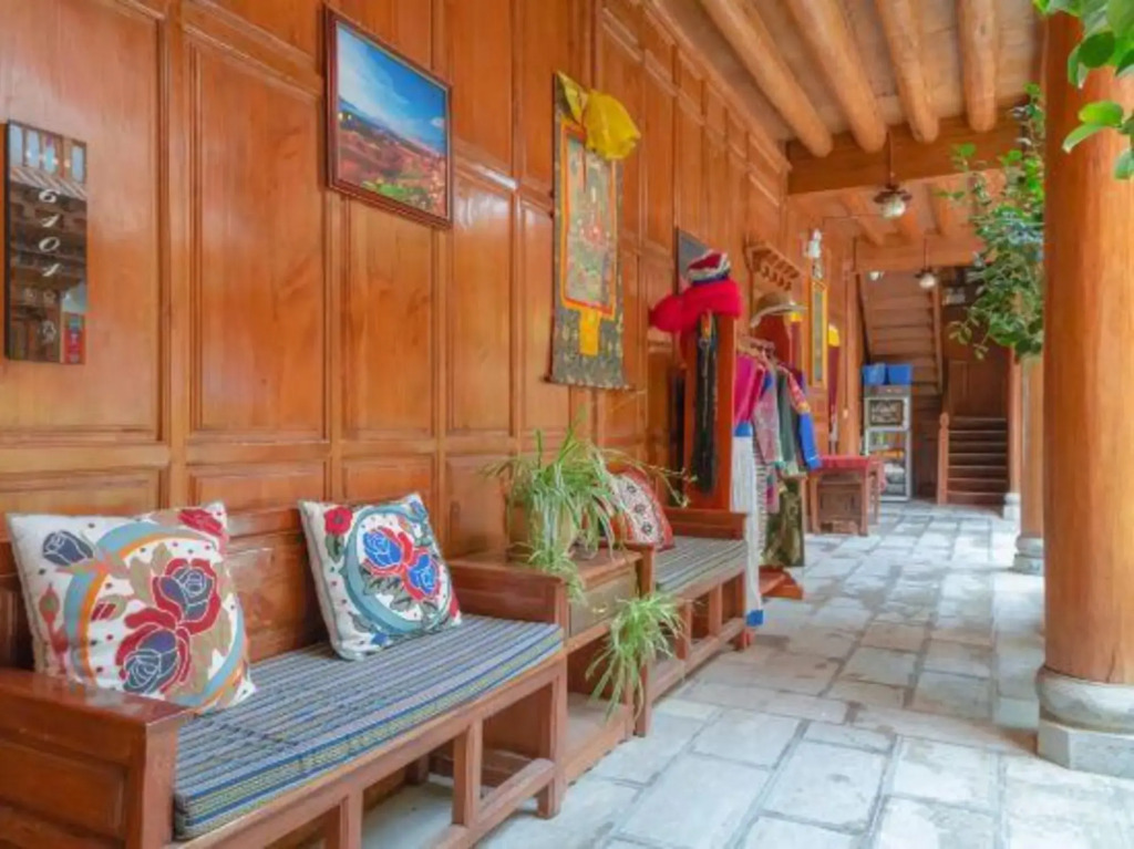 Shangri la Le Fu Ge Dan Inn (dukezong ancient city store)