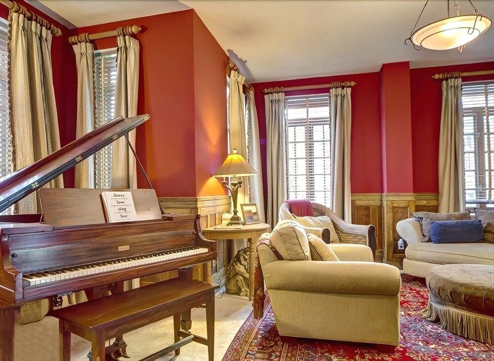 1717 Northwest House #1007 - 8 Br Home