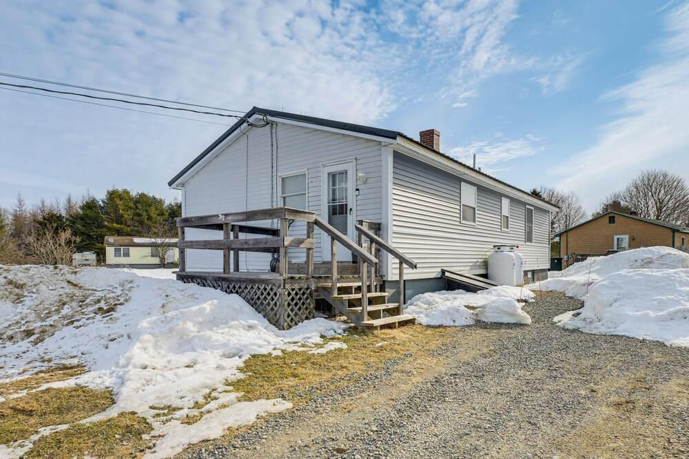 Walk to Restaurants & Markets: Machias Home!