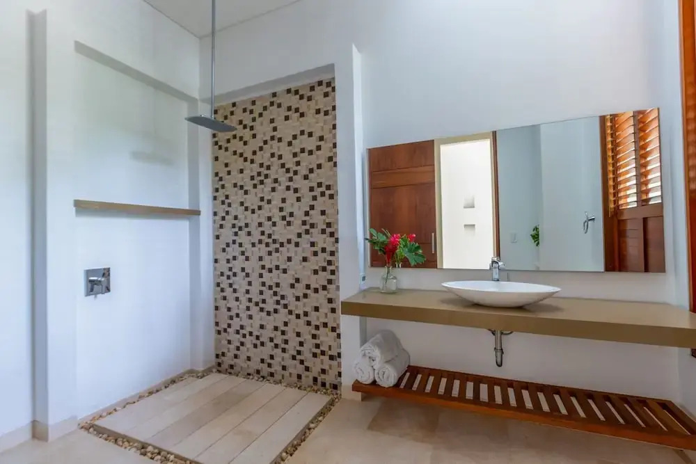 w Glowing 4BR Villa w Pool at Mesa de Yeguas