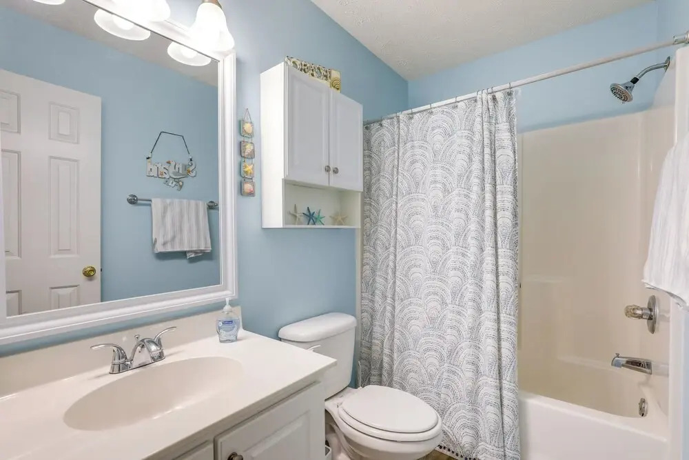 'southern Charm' Condo w/ Pool ~ 4 Mi to Broadway!