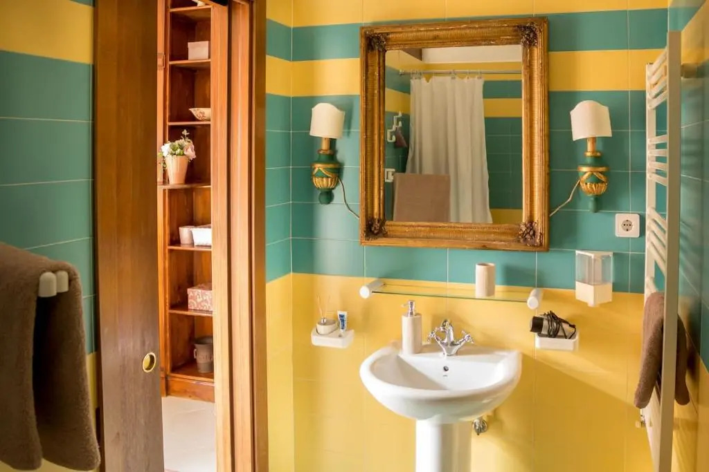 8 Small and cozy Suite
