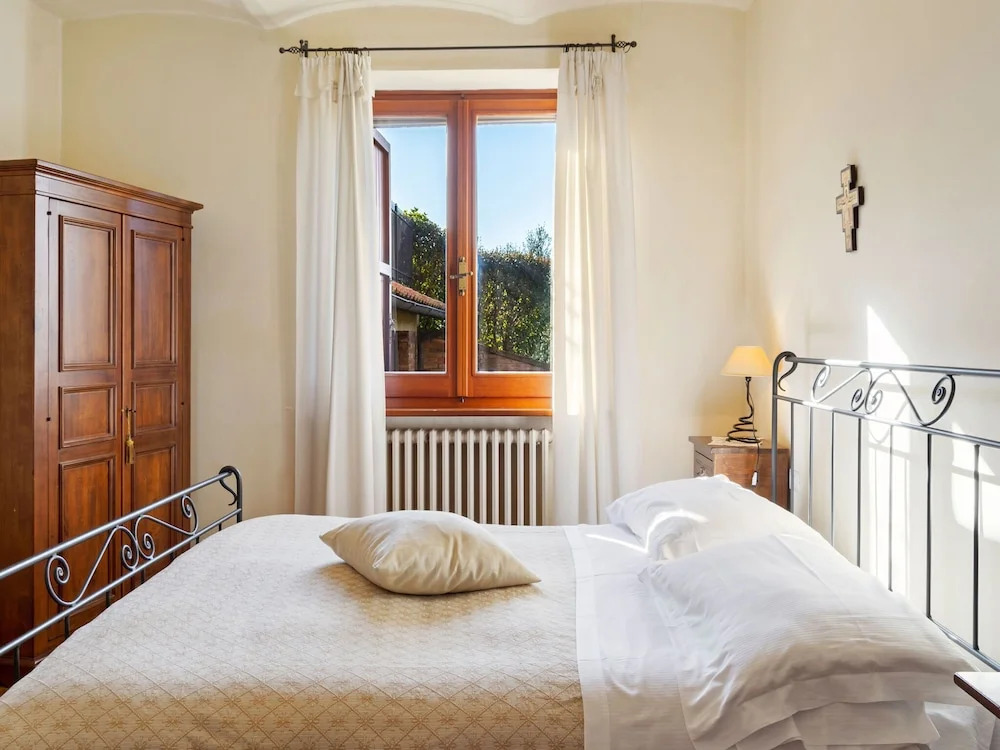 Pretty Holiday Home in Castiglione del Lago With Garden