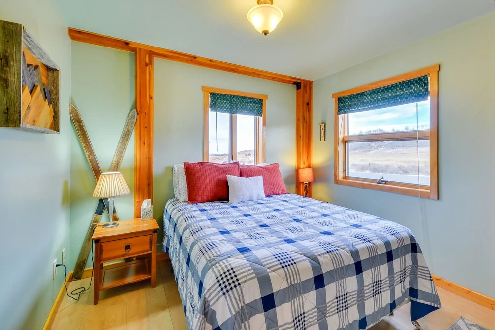 'off The Beaten Path' Cabin w/ Mtn Views & Hot Tub