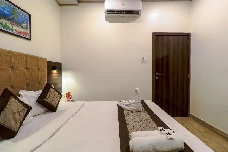 HOTEL SIGNATURE INN