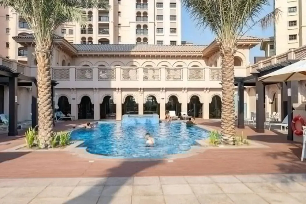 Stylish 1-bedroom Retreat With Pool in Vibrant Jumeirah Golf Estates