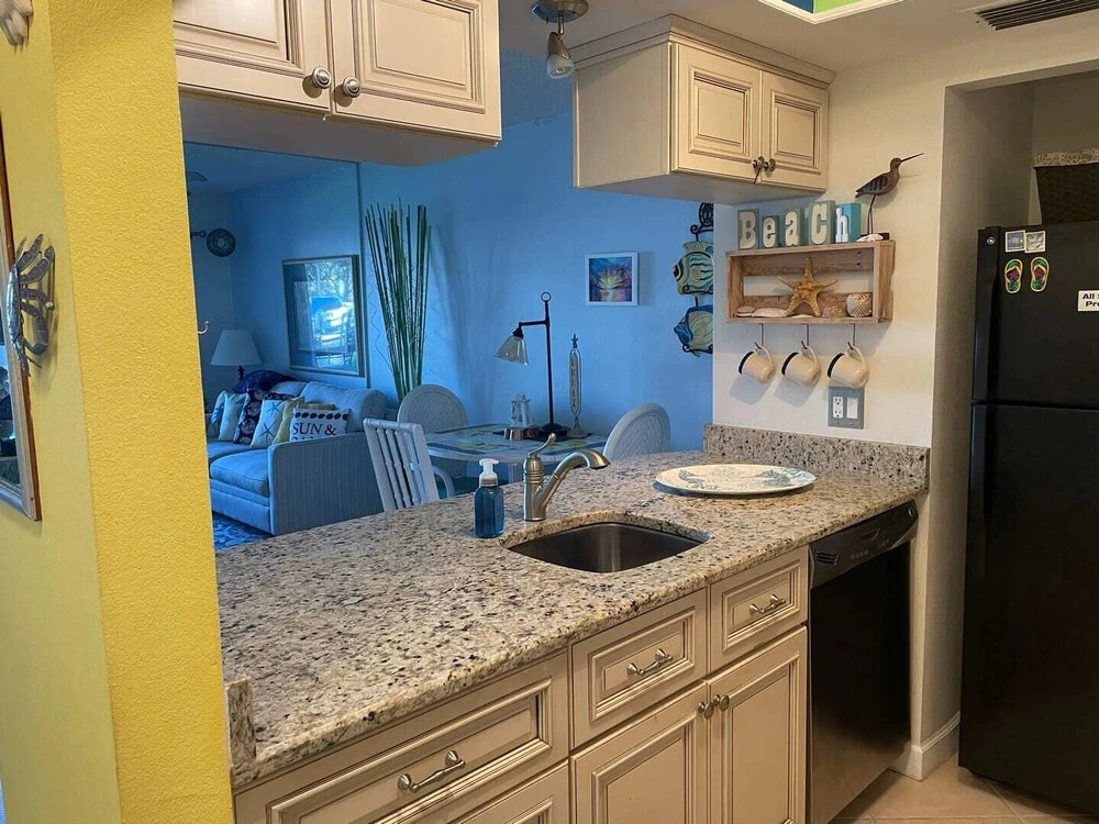 Estero Island Yacht Raquet Club Condo - Beautiful Canal Views