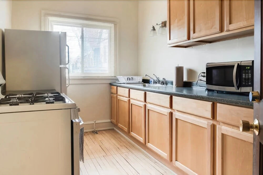 Large Beautiful One Bedroom on Brady St