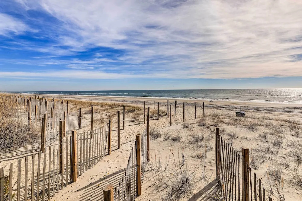Coastal Condo w/ Indoor & Outdoor Pool Access