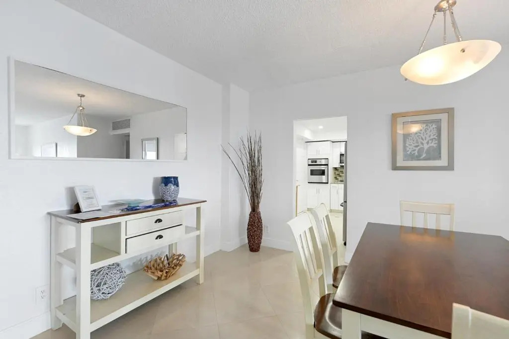 2 Bedrooms 2 Full Bathrooms Apt. on the Beach