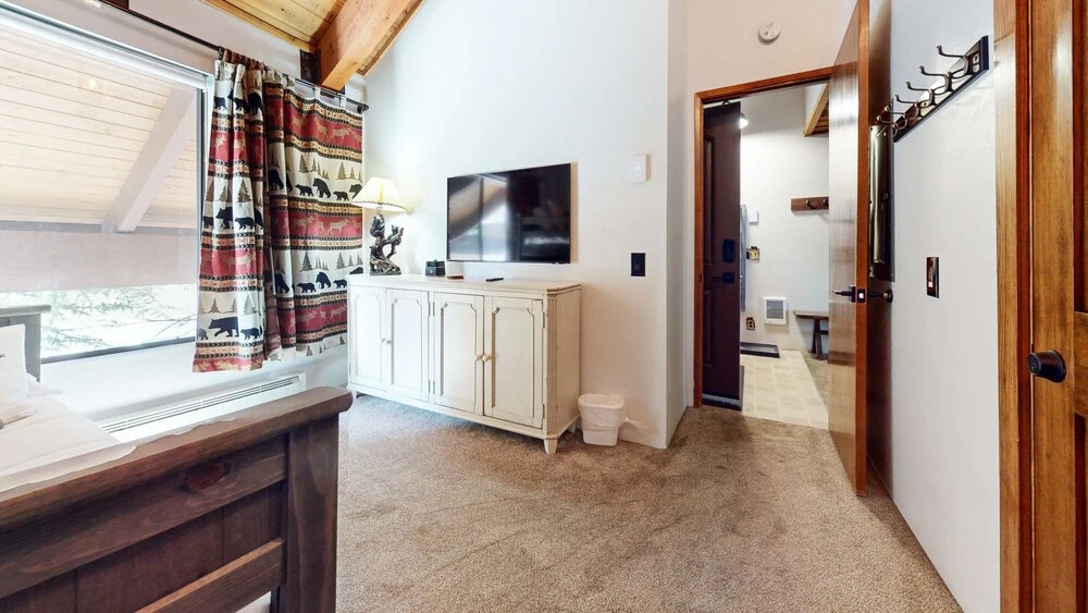Val DIsere 35 Spacious Condo, Balcony with BBQ , Walk To The Village by RedAwning