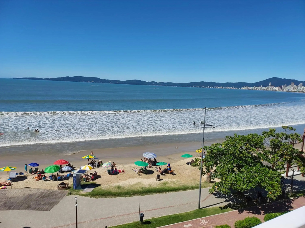Apartamento de Cobertura frente para o mar Itapema