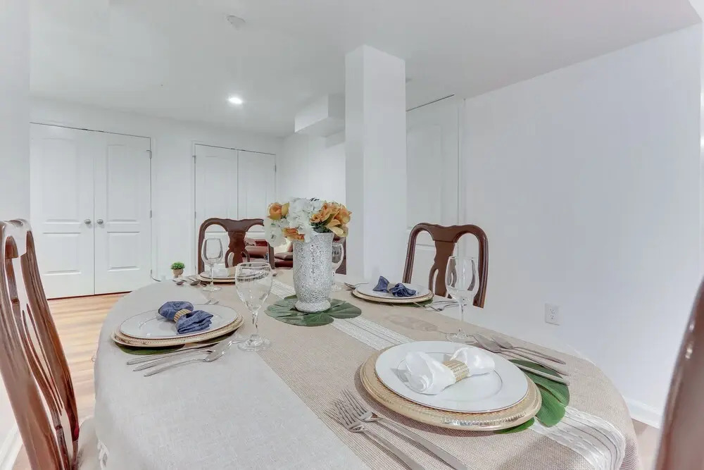 Cozy Inwood Apartment: History, Hiking & Wine!