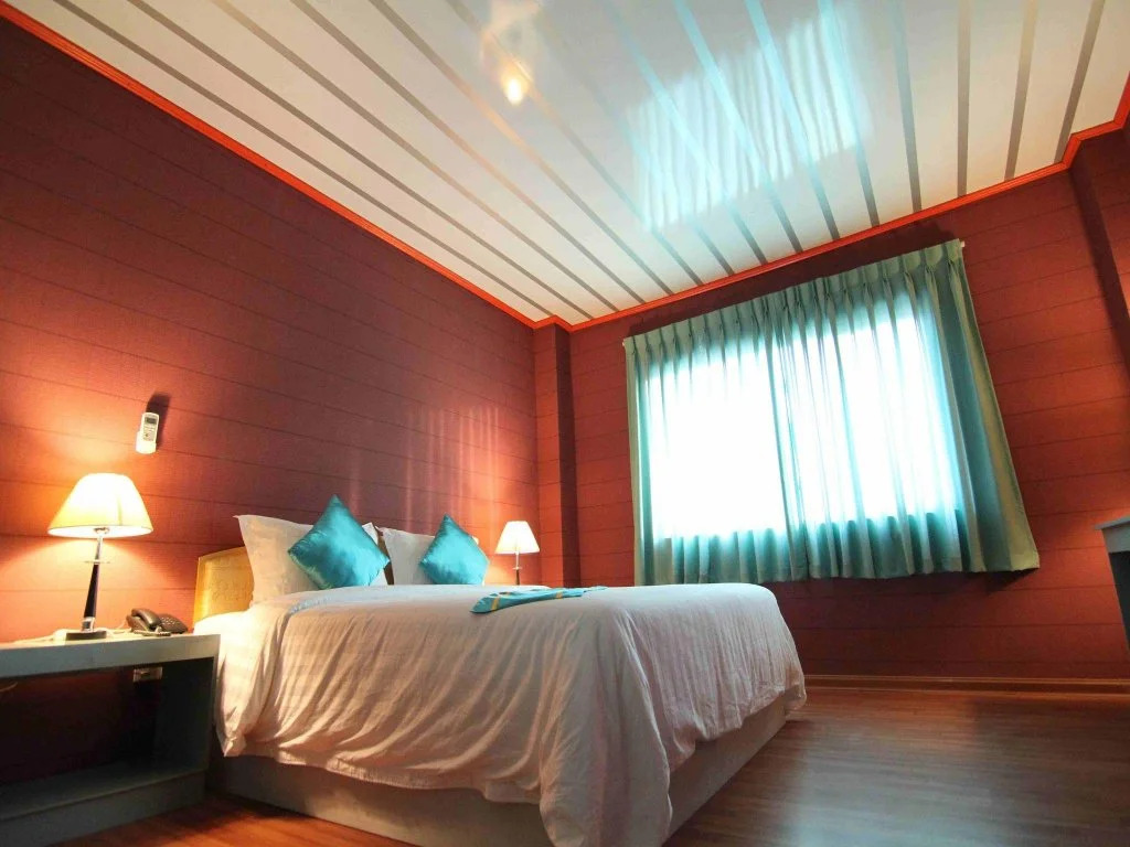J and J Hotel