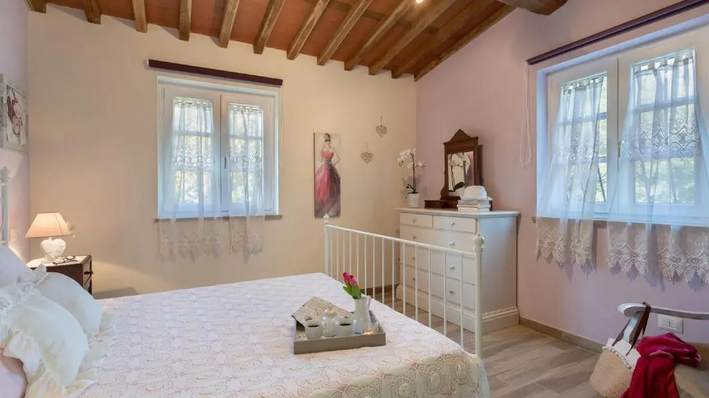 Ai Due Cuori 4, Emma Villas