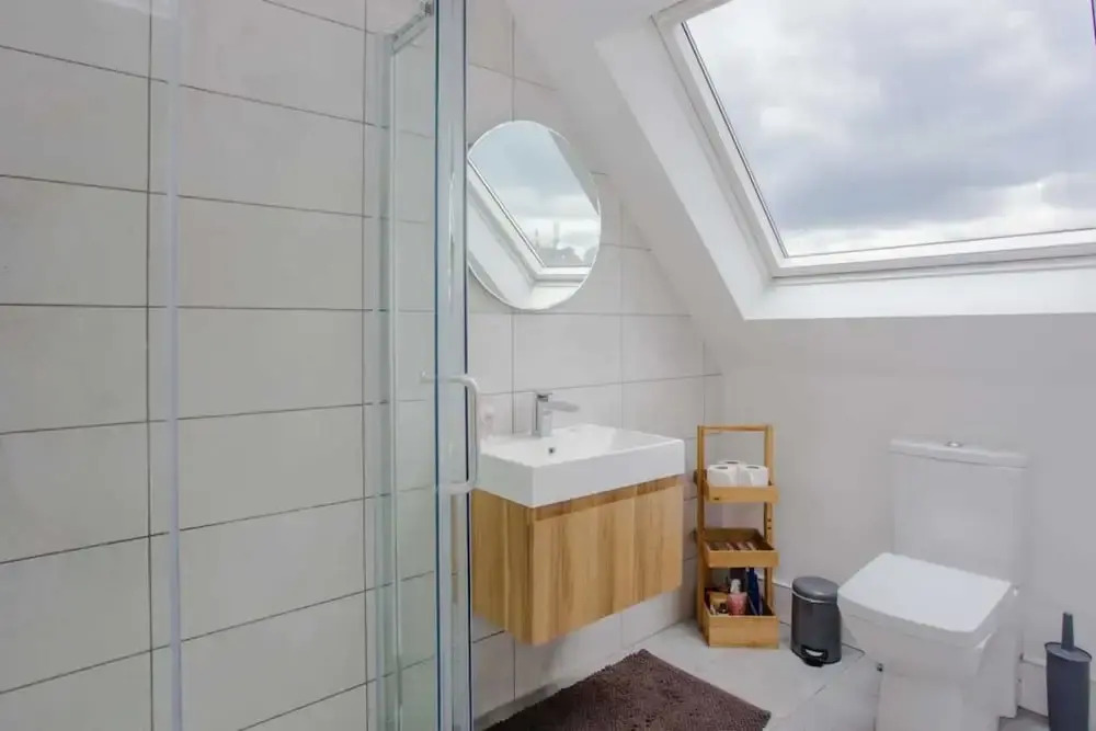 Bright and Airy 3 Bedroom Maisonette in South London