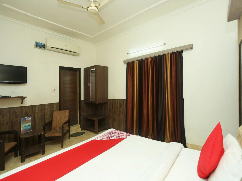 OYO 18429 Hotel Sai President