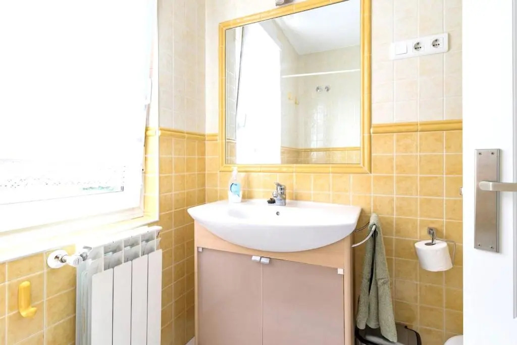 House with 5 bedrooms in Cantabria with wonderful sea view enclosed garden and WiFi 50 m from the beach