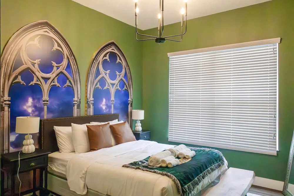 Magical Wizard s Castle 4 BR 2 Miles to Disney