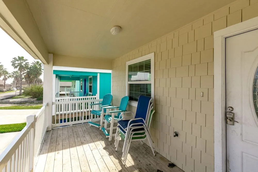 ReelEm Inn 614 by RedAwning