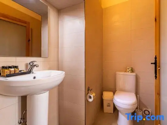 Naduri - 3 bedrooms (sleeps 7 + 2 kids) Nadur village