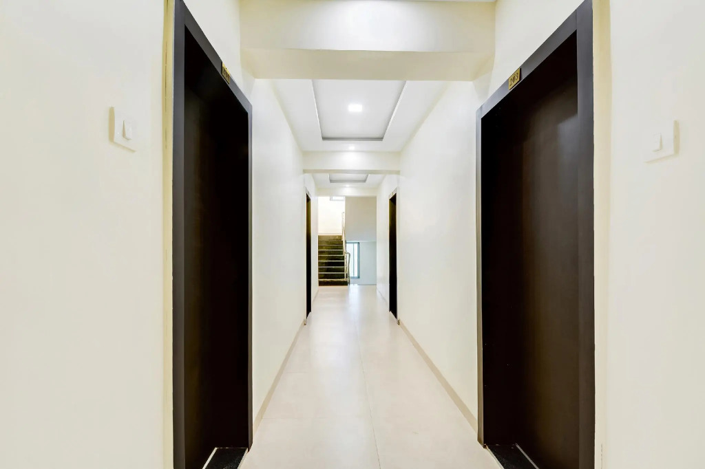 OYO Flagship 60752 V&S Hotel