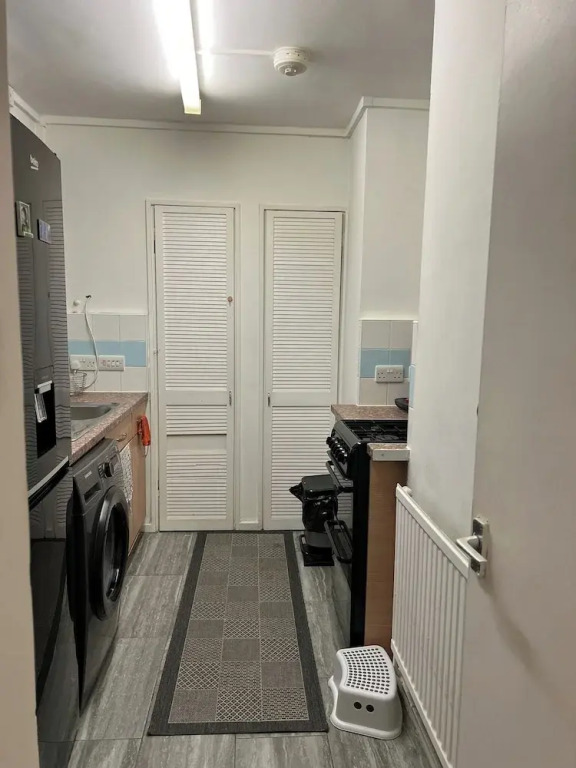 Flat-sleep2bathtub-netflix-heart of London-balcony