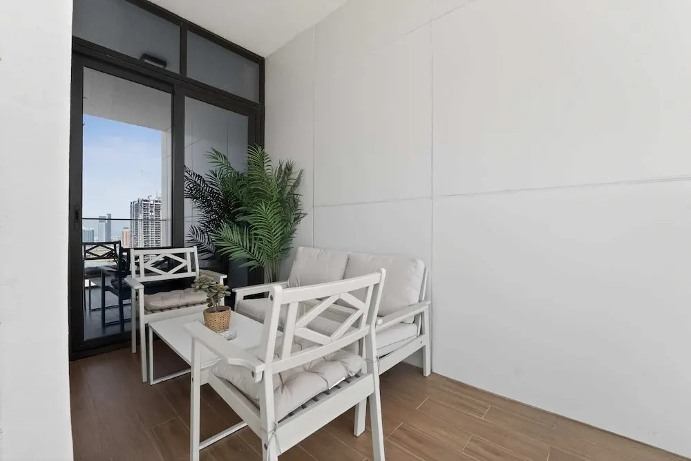 Silkhaus Canalside Premium 1BR in Al Maryah Island