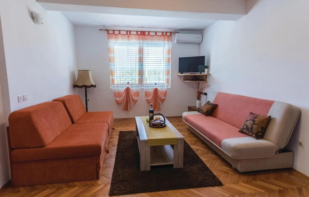 Awesome Home in Bacina With Wifi and 2 Bedrooms