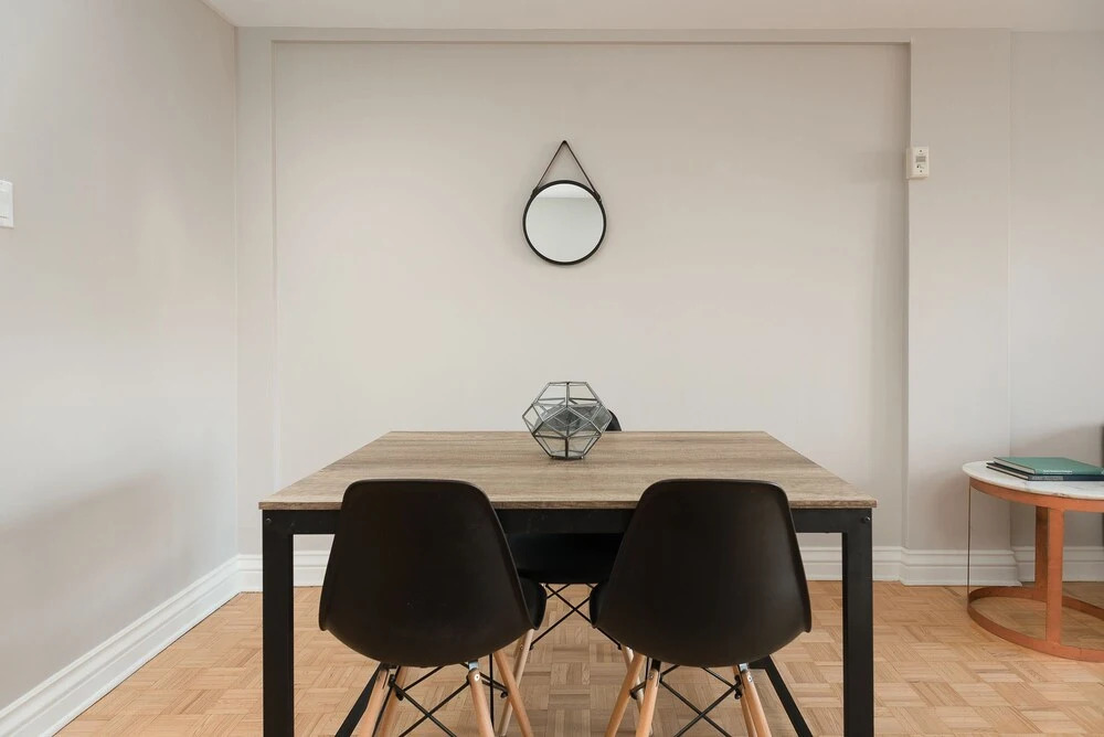 Bold Downtown Montréal Suites by Sonder