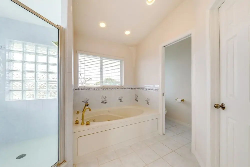 Spacious Canal-front Home: Florida Keys Gem