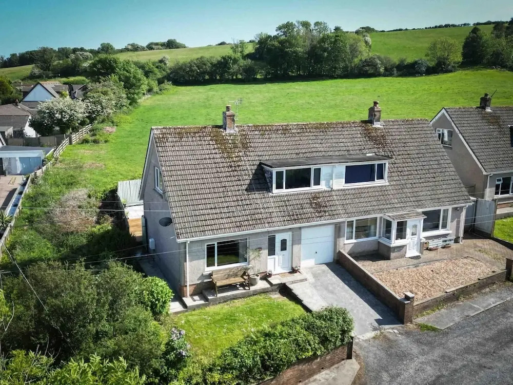 Larkfield - 3 Bedroom Holiday Home - Penally