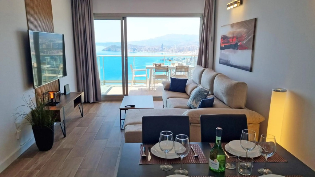 Skyscraper apartment with panoramic views - floor 38