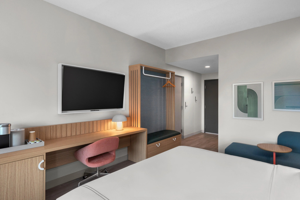 avid hotels - Orlando International Airport by IHG
