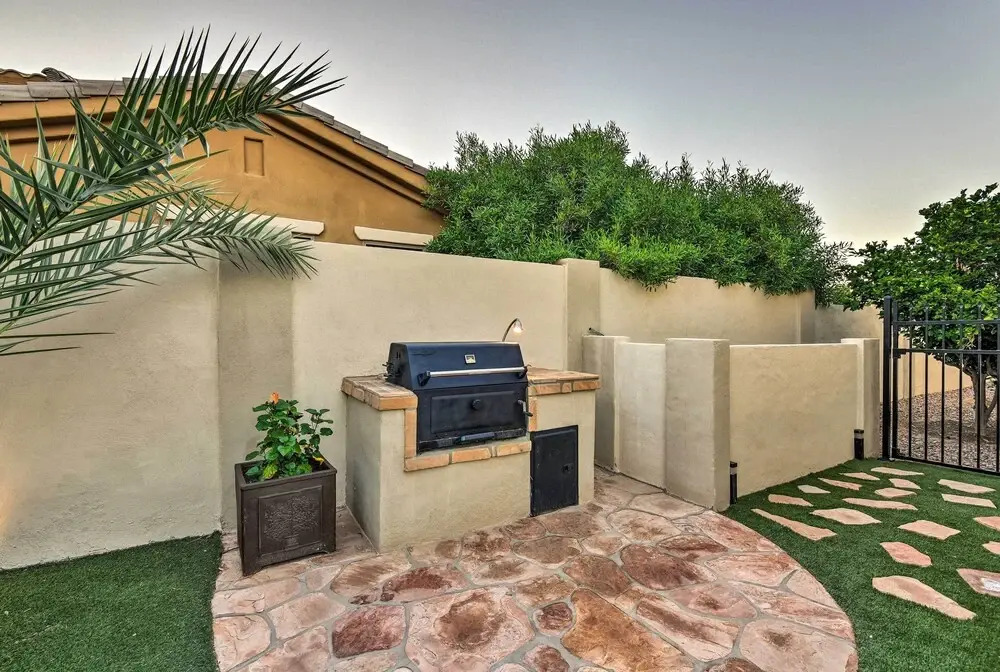 Heated Pool + Putting Green: Luxe Gilbert Home