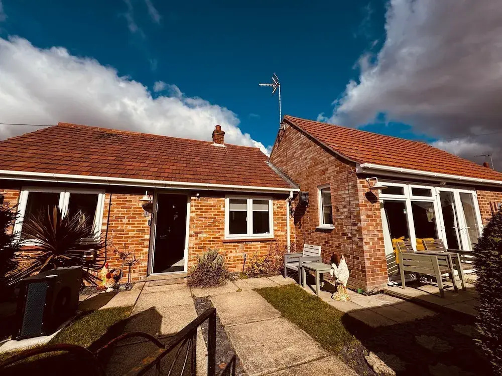 Luxury Adult-only 2-bedroom Bungalow With Hot Tub