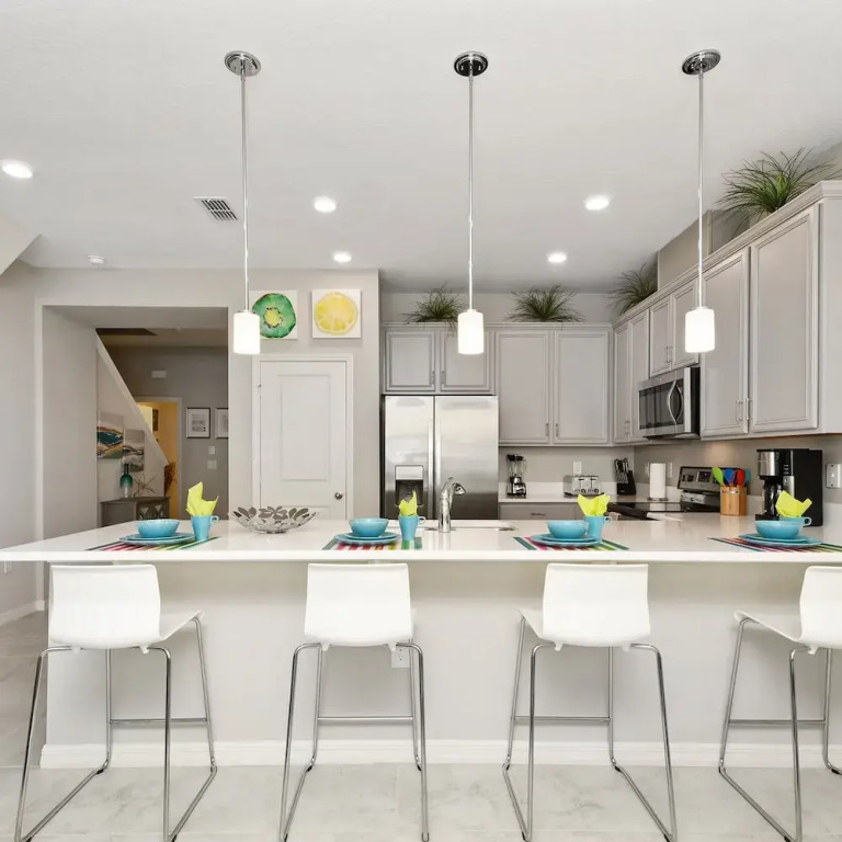 Four Bedroom Sleeps 10 Compass Bay Resort 5121
