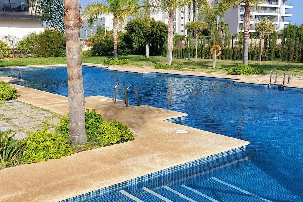Flat in Villajoyosa with Sea Views & Pool