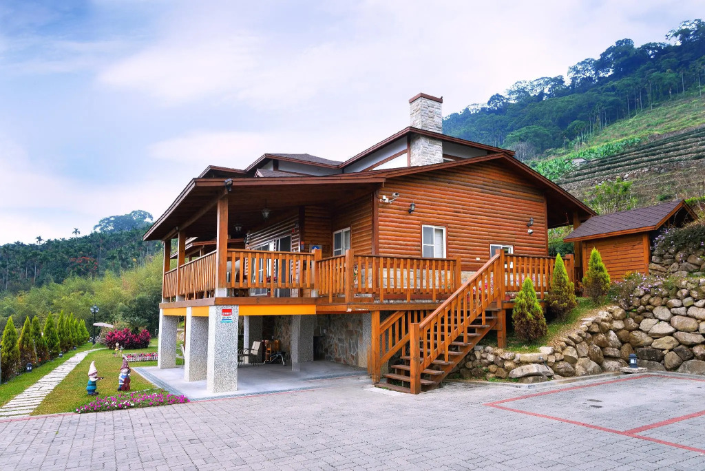 Sitou Flora's House B&B