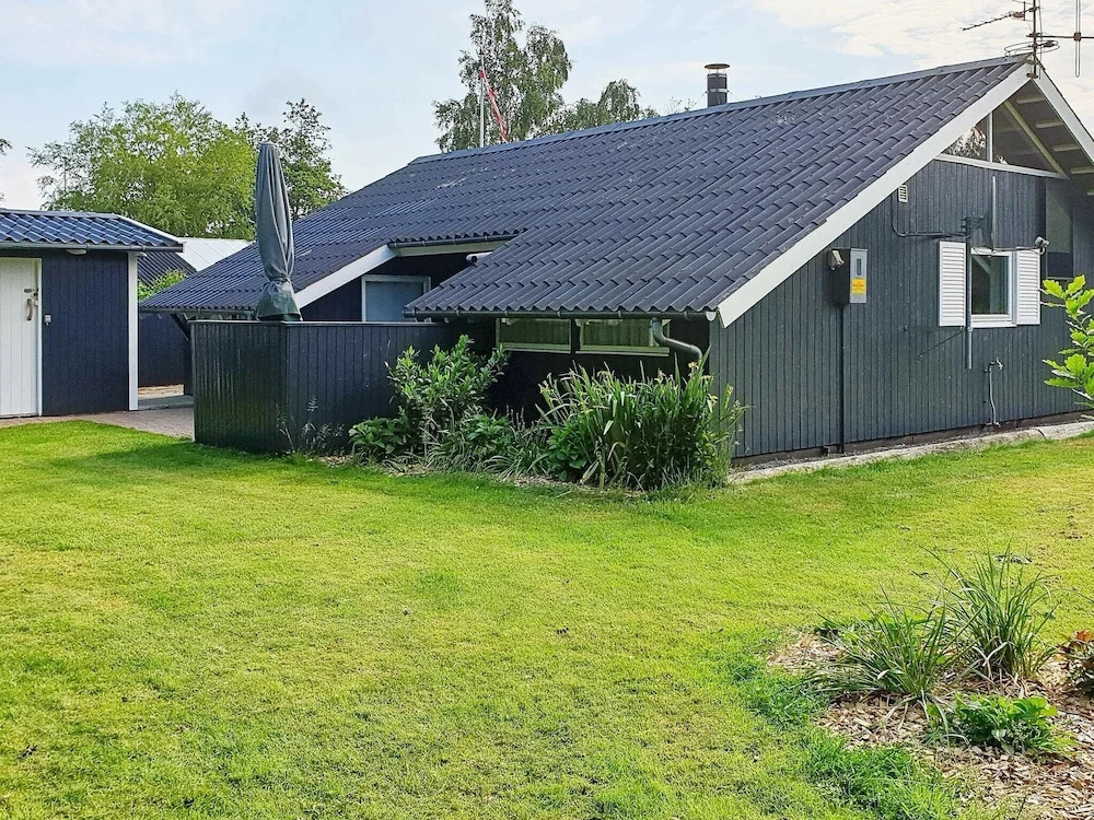 Cosy Holiday Home in Hemmet With Terrace on Lush Green Plot
