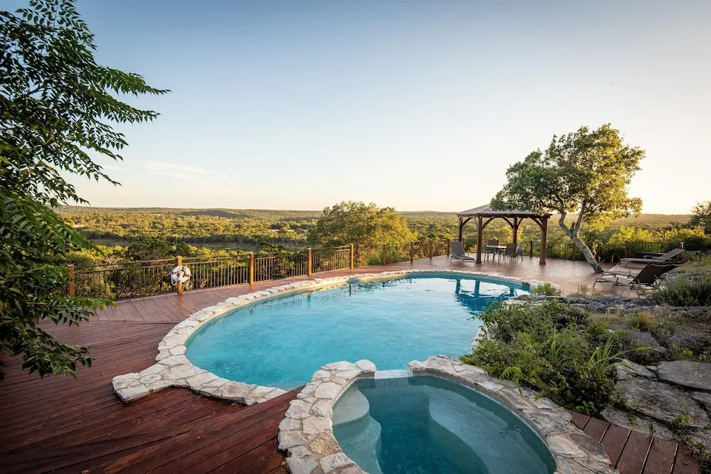 111 Wimberley - 6 Bedroom Home