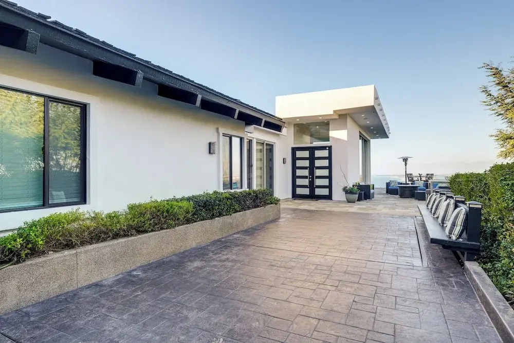 Pool & Coastline Views: Luxe La Jolla Home
