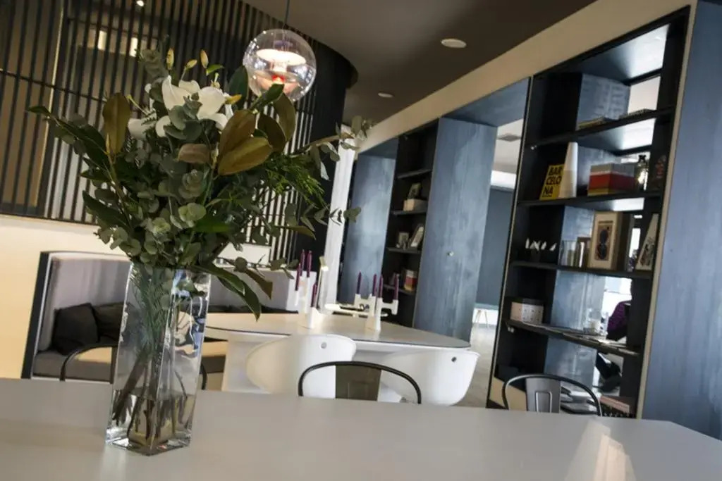 Pol & Grace Hotel