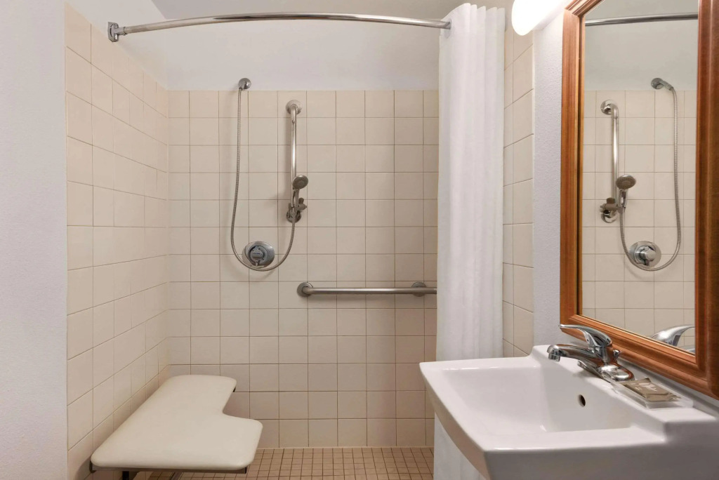 Country Inn & Suites by Radisson, Eagan, MN